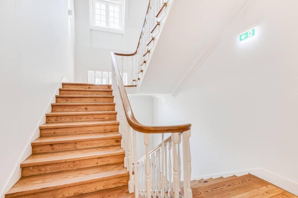 Made For The City Lovers- Urban Charm In Chiado Lisbon Luaran gambar
