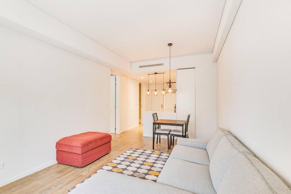 Made For The City Lovers- Urban Charm In Chiado Lisbon Luaran gambar