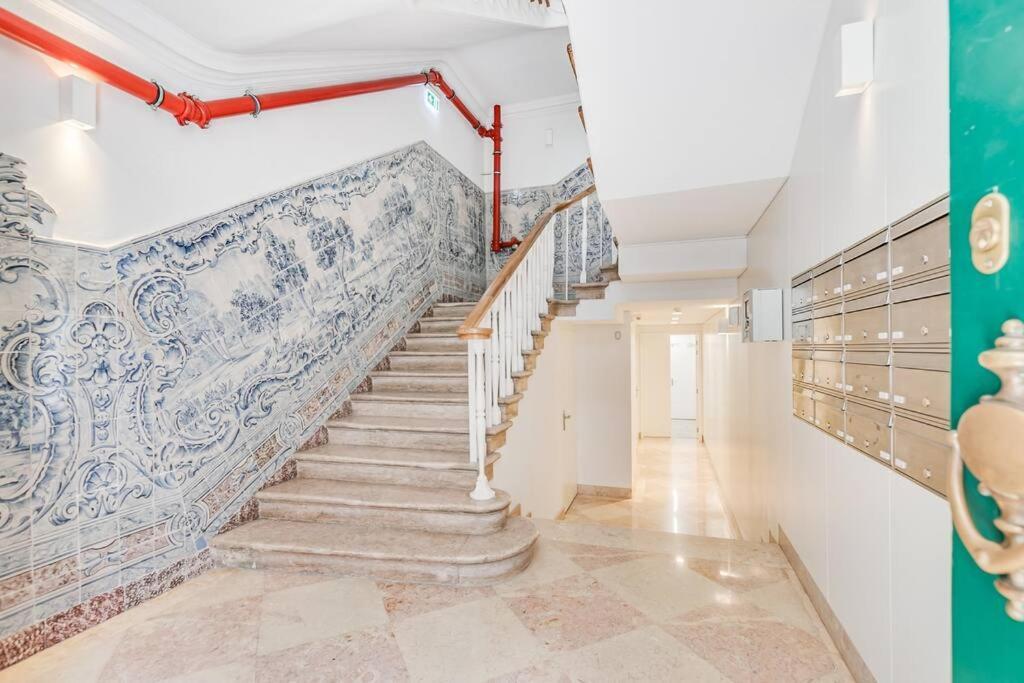 Made For The City Lovers- Urban Charm In Chiado Lisbon Luaran gambar