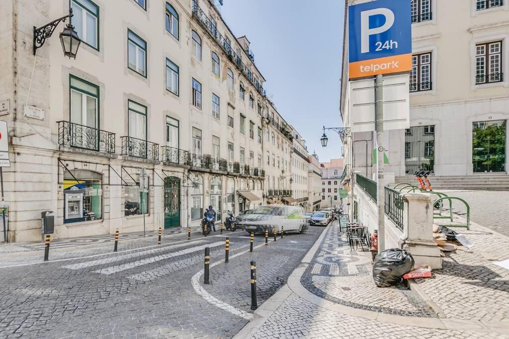 Made For The City Lovers- Urban Charm In Chiado Lisbon Luaran gambar