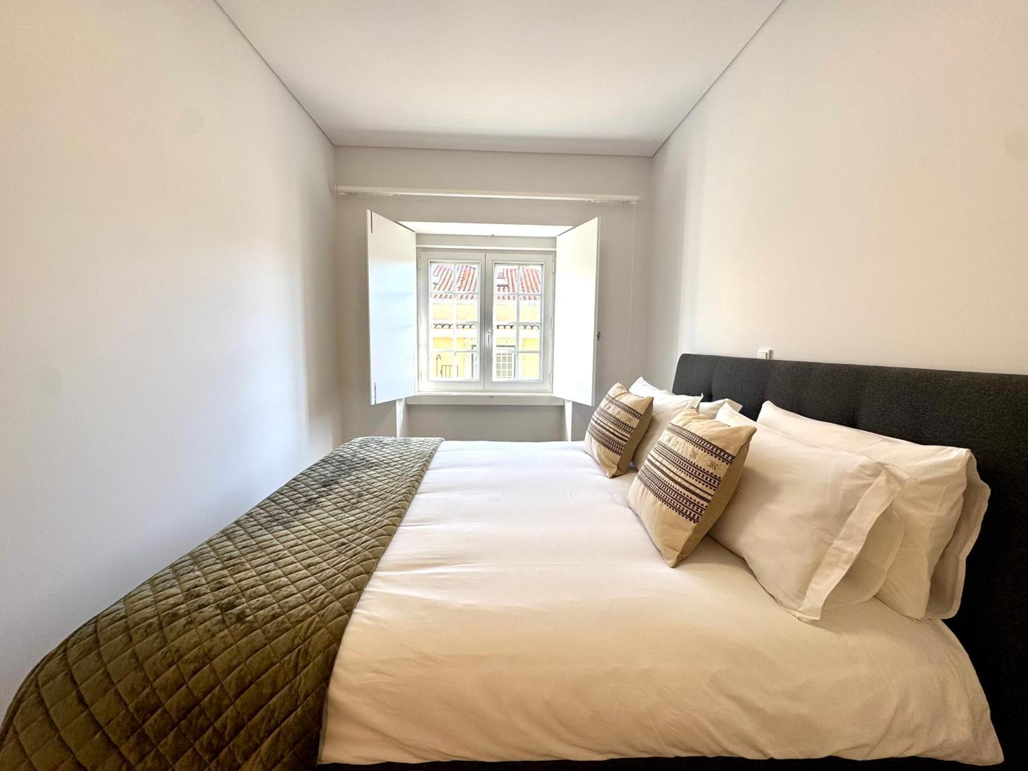 Made For The City Lovers- Urban Charm In Chiado Lisbon Luaran gambar