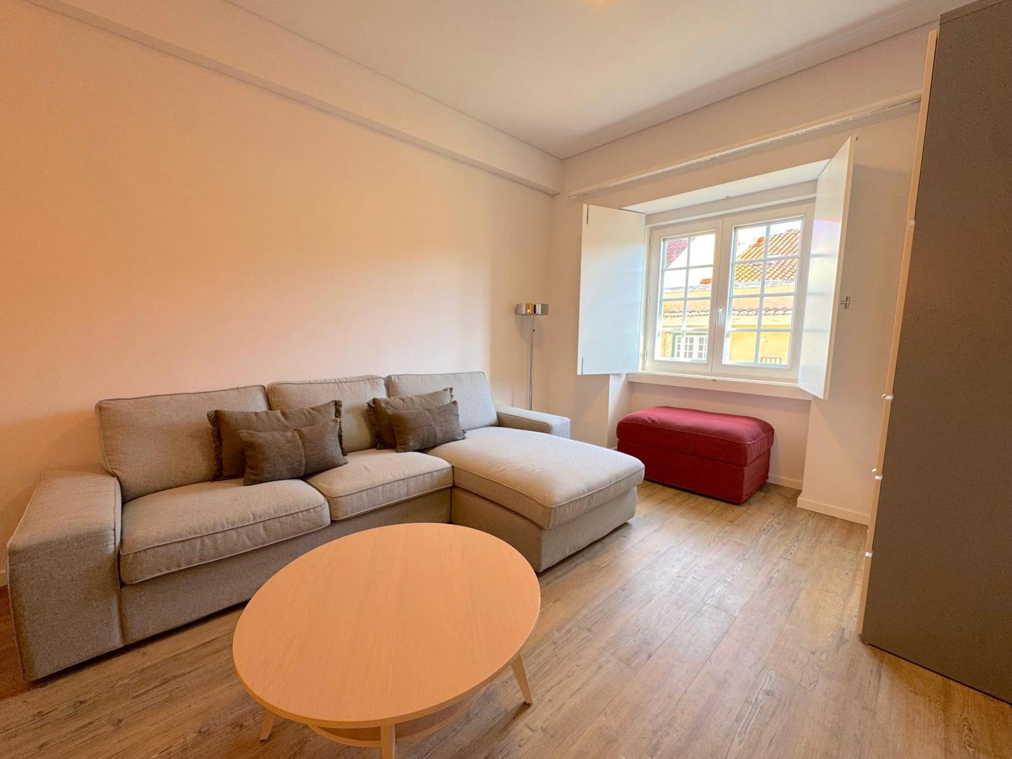 Made For The City Lovers- Urban Charm In Chiado Lisbon Luaran gambar
